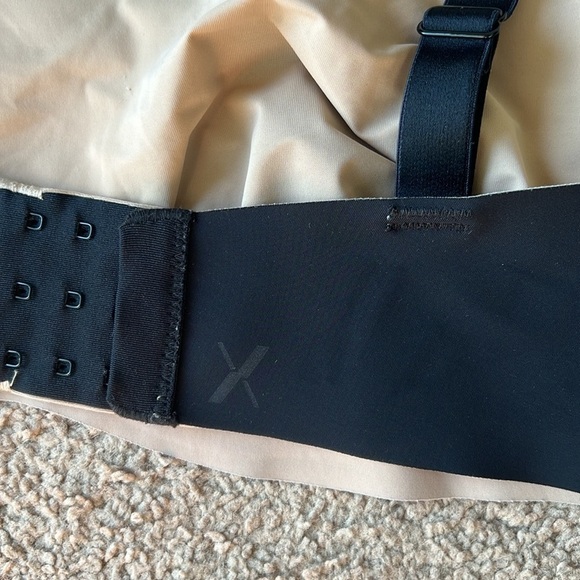 Knix Black Reversible Seamless Adjustable Bra - Picture 5 of 7
